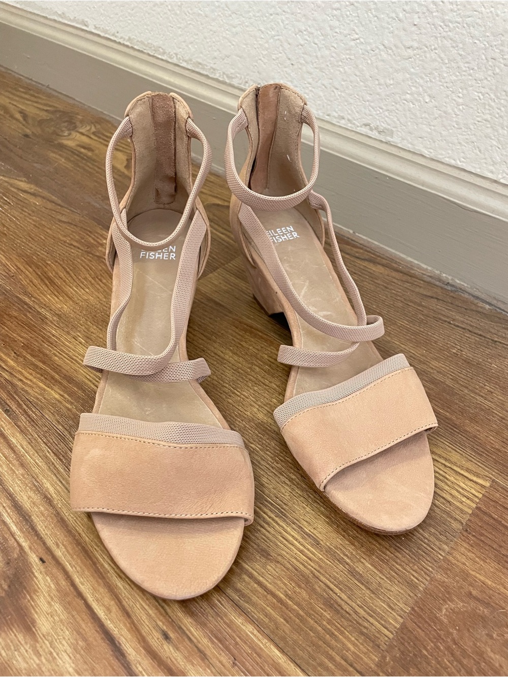 NEW Eileen Fisher Women’s Tan Suede Block Heel Sandals with Ankle Strap Size 9 - Picture 3 of 7